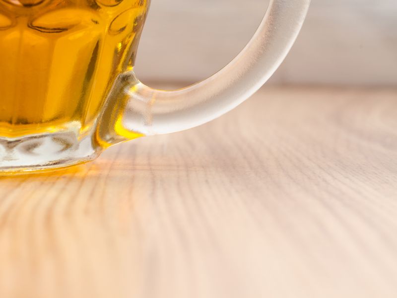 Frisch gezapftes Bier im Wirtshaus